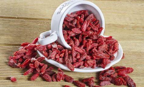 枸杞直接吃好還是泡水喝好？中醫(yī)專家終于給出答案了