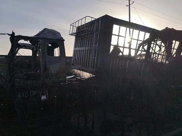 張家口燃爆事故24小時：父子一起開貨車，兒子逃生父親遇難