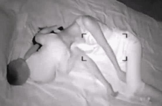 一男子在妻子房間安裝攝像頭，夜里拍下這樣場景！網(wǎng)友：太扎心了！