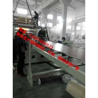 新型建材spc石塑地板設(shè)備生產(chǎn)線