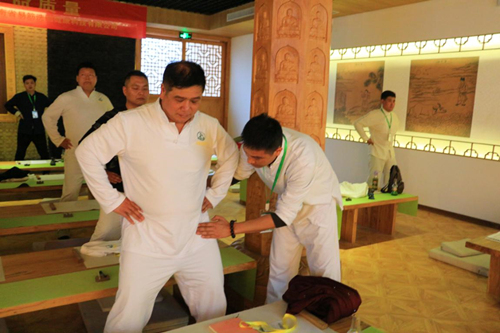 髓友匯老師指導練習易筋洗髓功