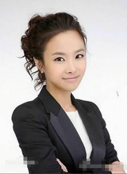 30歲韓國女主持人宋芝善跳19樓自殺，死后被曝8小時內需同時伺候四人