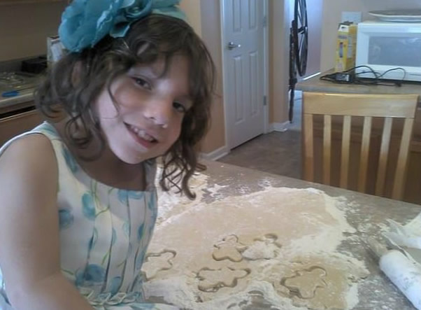 現實版孤兒怨VS電影版《孤兒怨》現實永遠比電影更恐怖,太嚇人了!