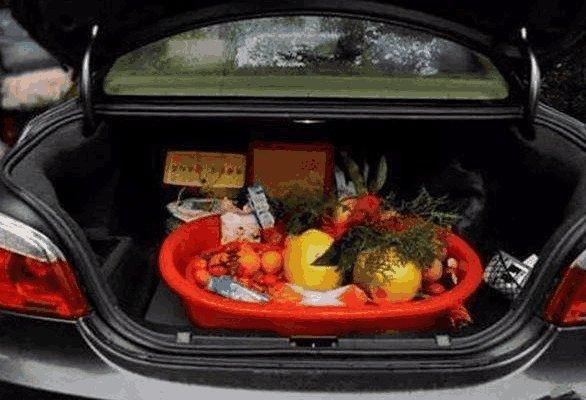 私家車后備廂裝兩箱水果就要被罰款？交警：沒(méi)罰錯(cuò)交規(guī)就是這么定的