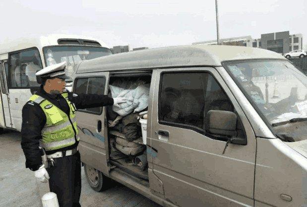 私家車后備廂裝兩箱水果就要被罰款？交警：沒(méi)罰錯(cuò)交規(guī)就是這么定的