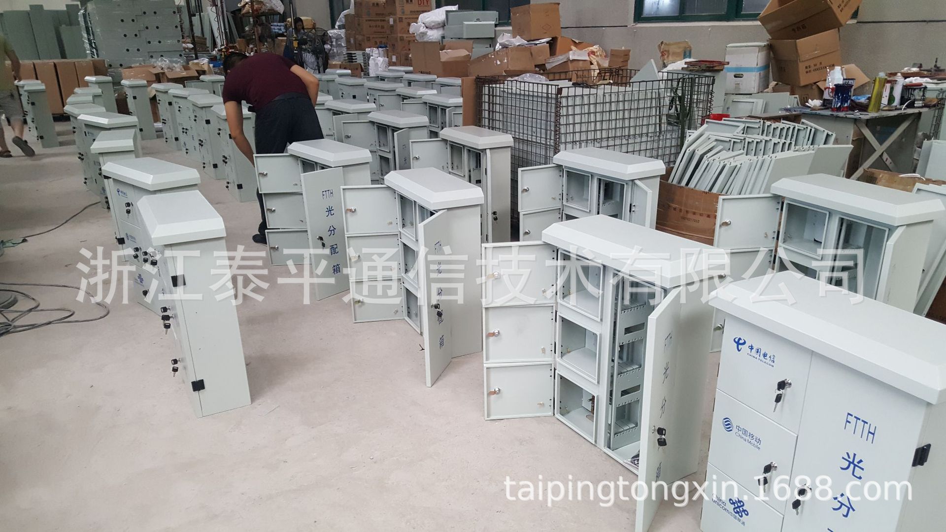 室外抱桿式-三網(wǎng)合一箱 (7)