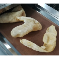 微波豬皮膨化機(jī)/食品膨化設(shè)備/廣州微波膨化機(jī)