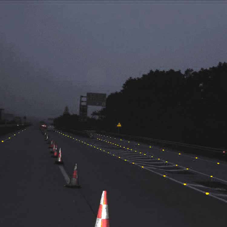 導流帶太陽能道釘