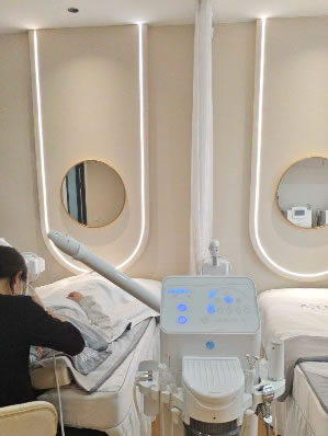 百頤年美容院簽約美容首席官于老師