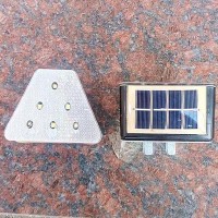 梯形太陽能輪廓標 三角形led輪廓標波形護欄警示燈廠家