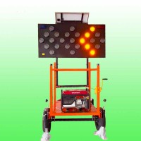 拖掛式交通標(biāo)志車(chē) 高速公路太陽(yáng)能施工導(dǎo)向車(chē)報(bào)價(jià)